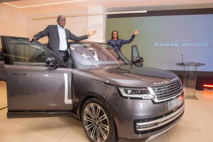 Inchcape-Africa-MD-Francis-Agbonlahor-and-Inchcape-Kenya-Marketing-and-CEX-Manager-Anne-Wanyeki-during-the-media-launch-of-the-new-Range-Rover-L460-1536x1024